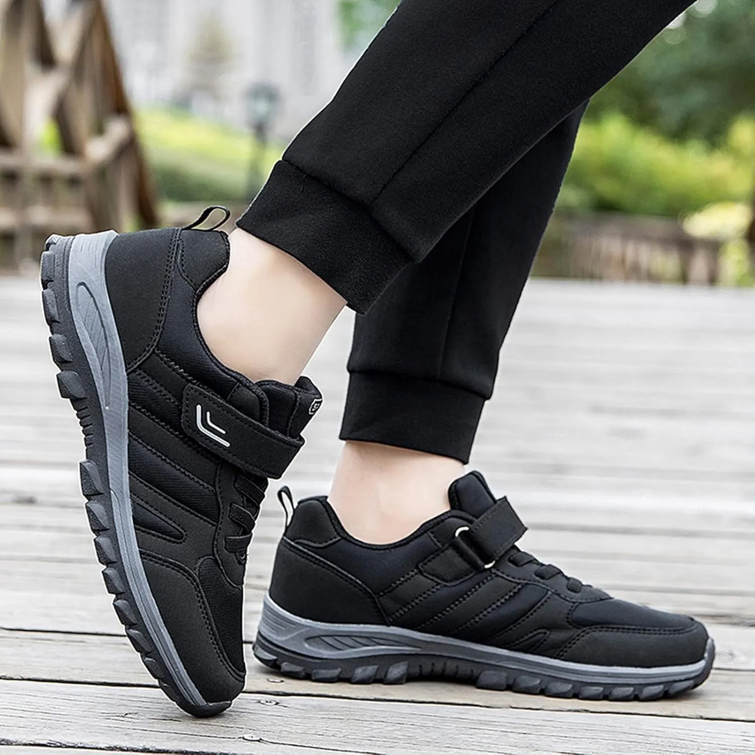 Men's Lightweight Non Slip Barefoot Shoes Business Mesh Breathable Walking Shoe Men's Comfortable Canvas Shoes