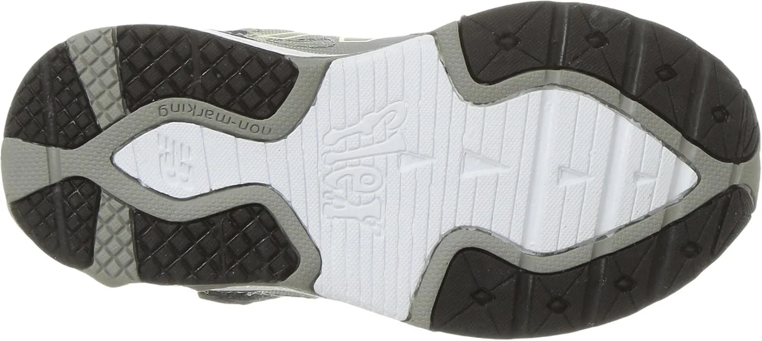 New Balance girls 680 V3