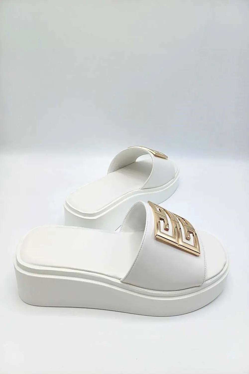 Noemi C Shaped Gold Broach Large Band Flatform Sliders in White