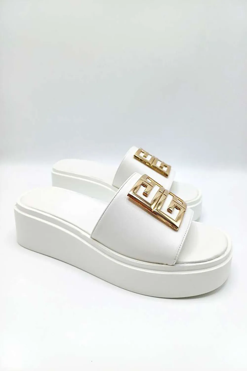 Noemi C Shaped Gold Broach Large Band Flatform Sliders in White