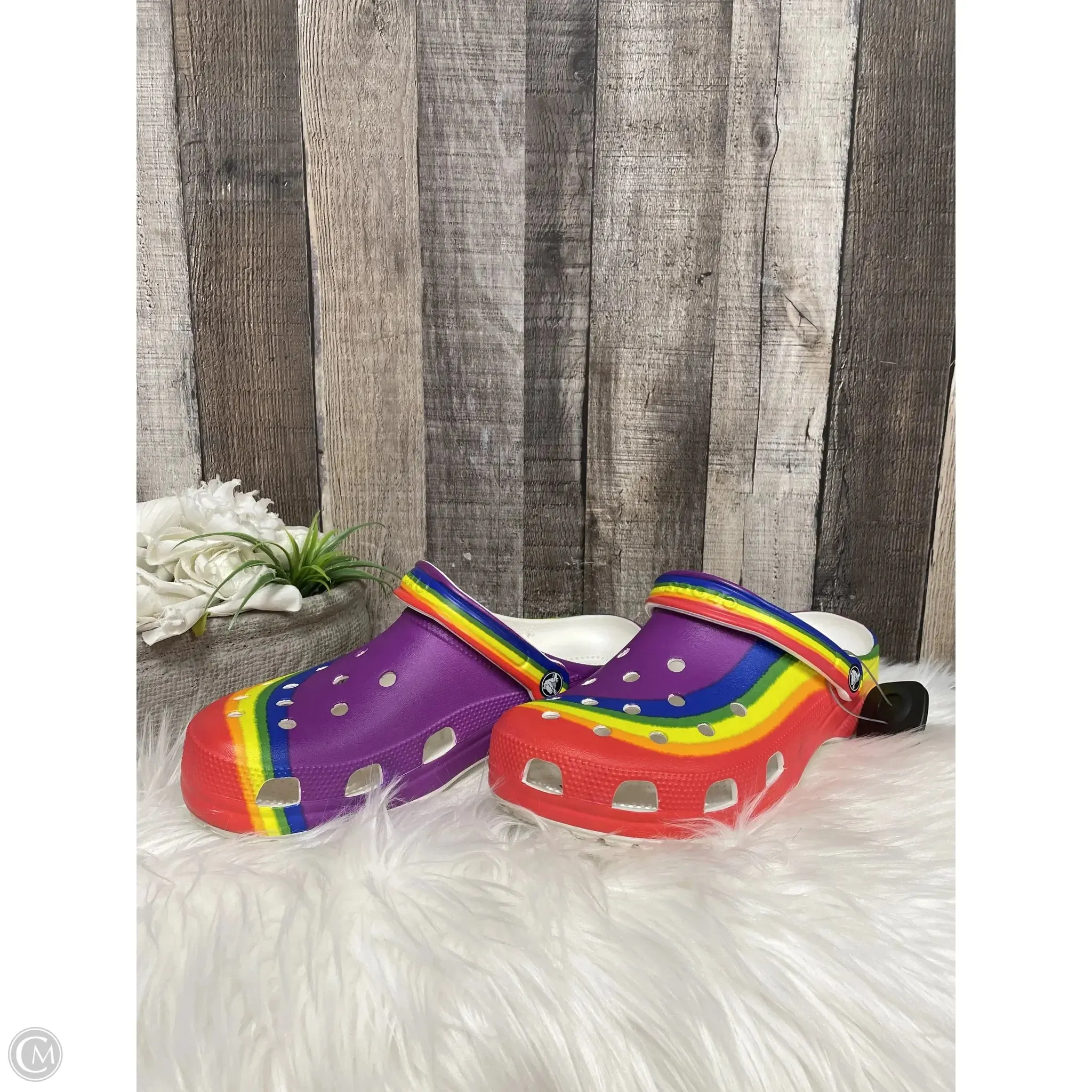 Shoes Flats By Crocs In Multi-colored, Size: 12