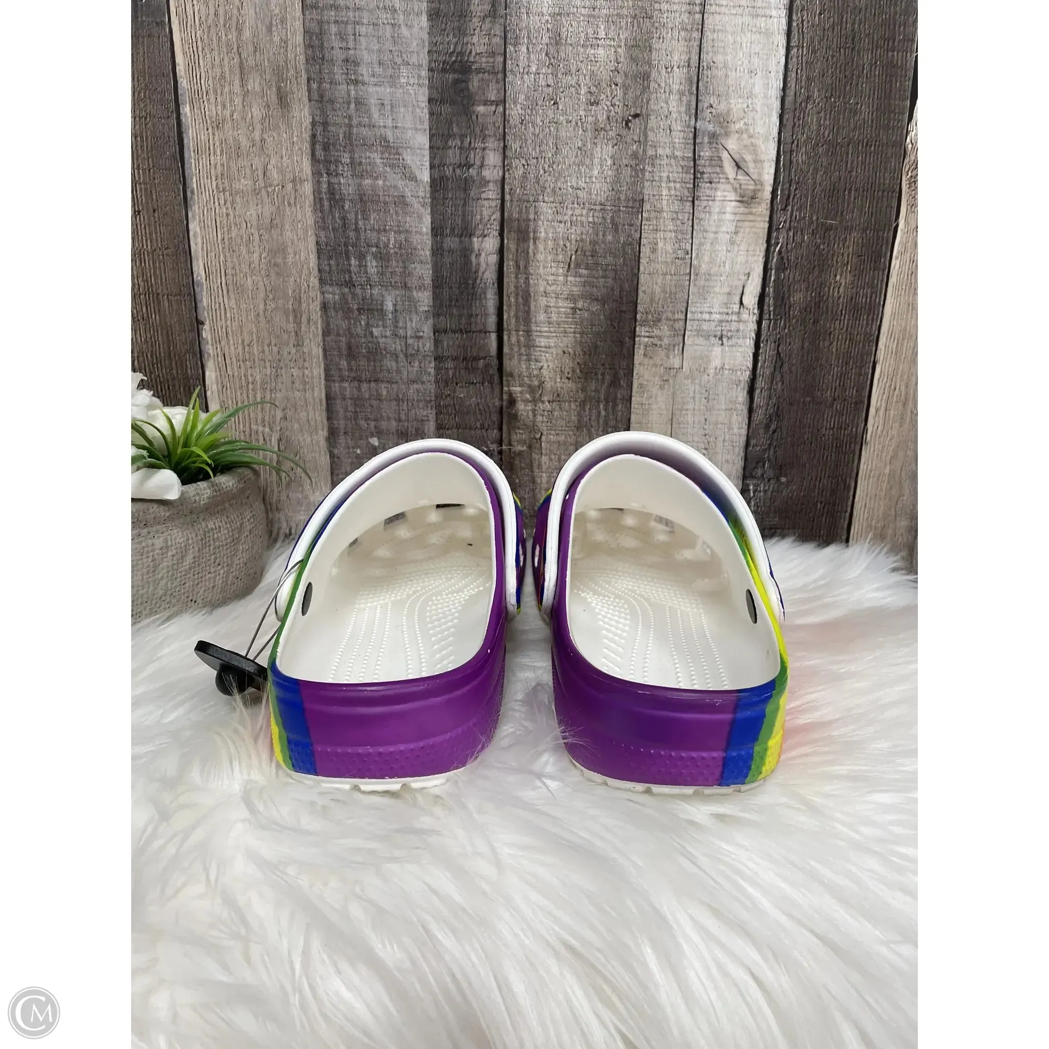 Shoes Flats By Crocs In Multi-colored, Size: 12