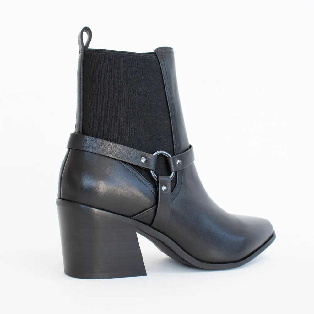 Vala Harness Black